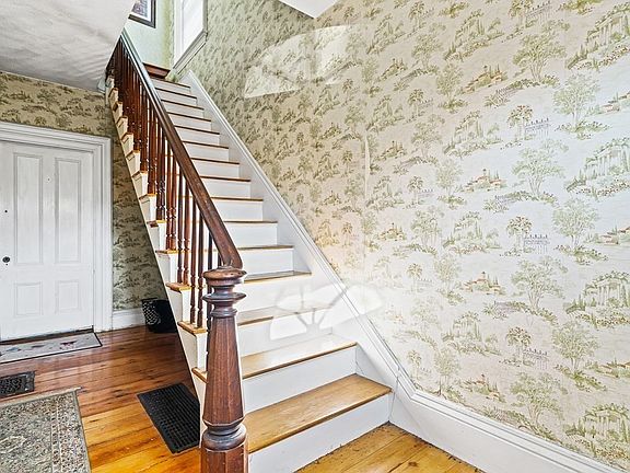4th image of 81 Mount Pleasant Ave #2
