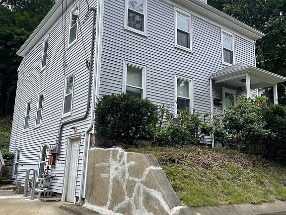 4th image of 18 Oak St