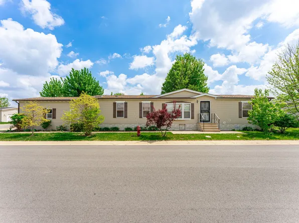 447 Seasons Pkwy, Belvidere, IL 61008
