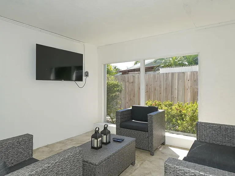 228 Van Buren Dr — Photo 32