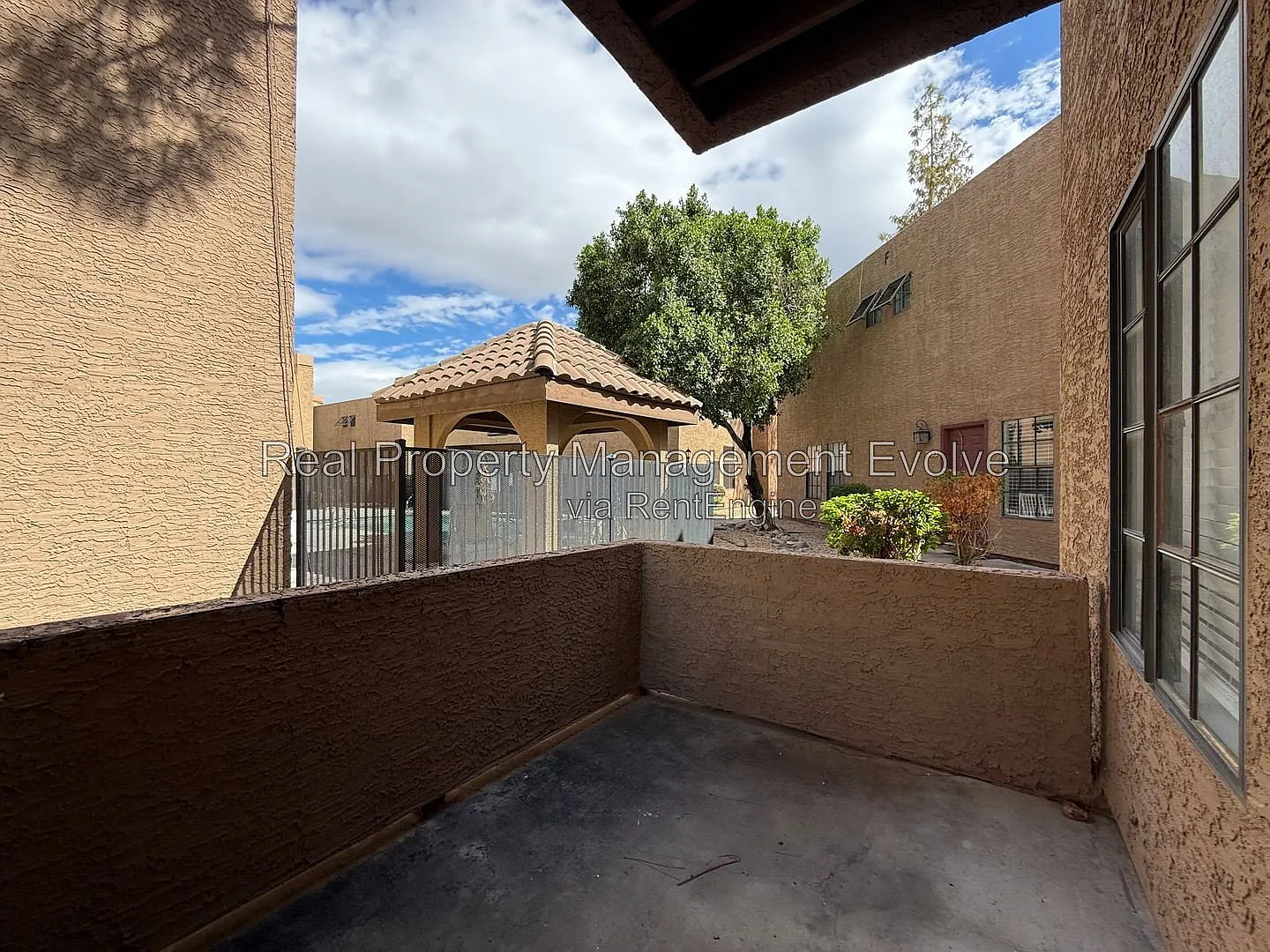2 bed, 2.5 bath, 1072 sqft, $1,595 — Photo 3