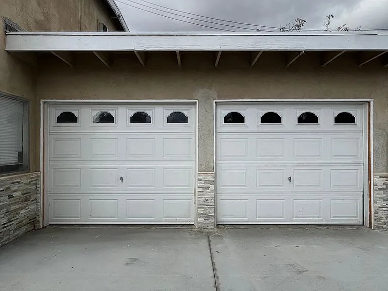 1424 Encino Ave — Photo 2