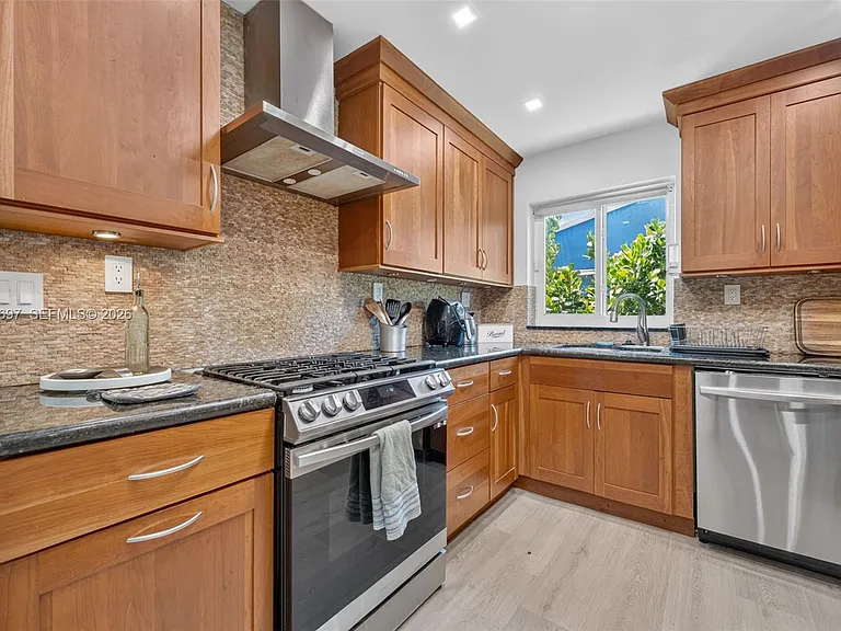 1532 Fletcher St — Photo 13