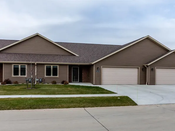 205 Prairie Bluff Dr, Sergeant Bluff, IA 51054
