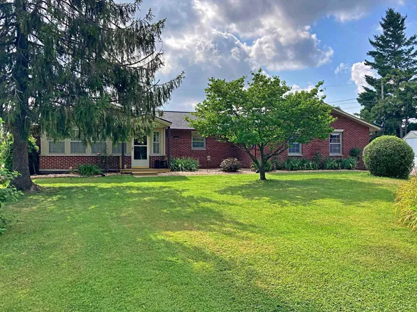 8 Westwood Dr, Loogootee, IN 47553
