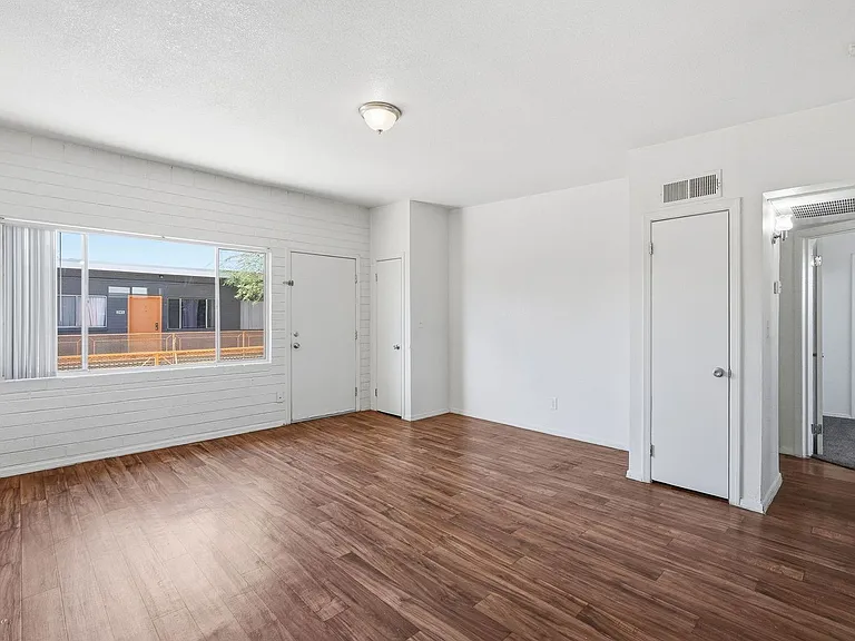 Alvernon811-835 — Photo 21
