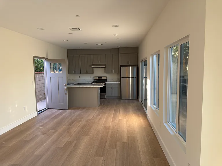 825 Bilton Way #B — Photo 7