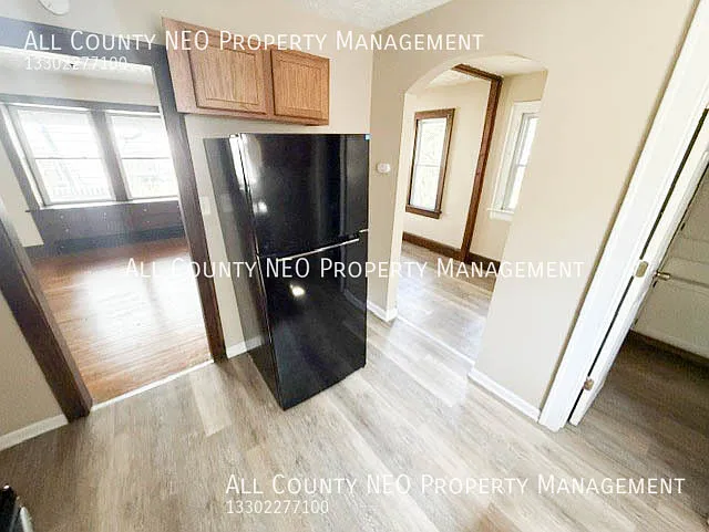 321 Grace Ave — Photo 4