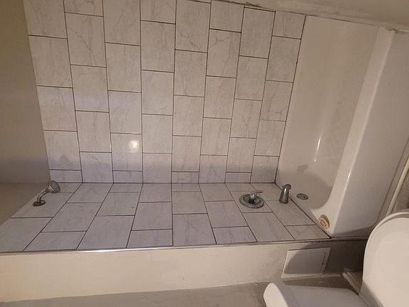 3rd image of 1672 Lockwood Ave APT 5