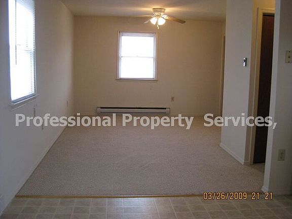 4th image of 427 E Washington St #B
