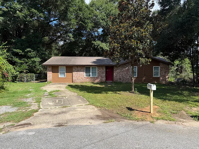 6460 Charleston Ct — Photo 1