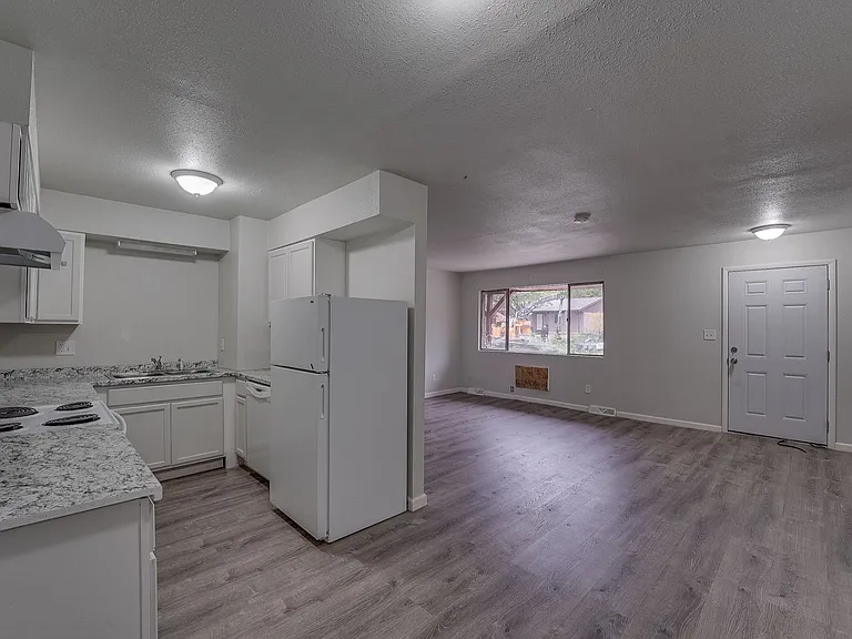 Larch1642 (KC-AM) — Photo 15