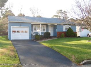 1049 Edgebrook Dr E, Toms River, NJ