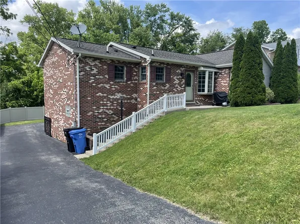 10240 Roseway Blvd, North Huntingdon, PA 15642