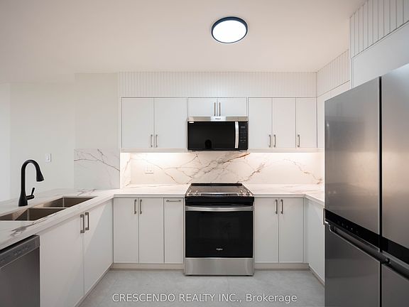 4th image of 50 Eglinton Ave W #1006