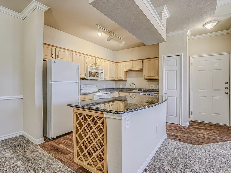Cypress Lake at Stonebriar Apartments — Photo 17
