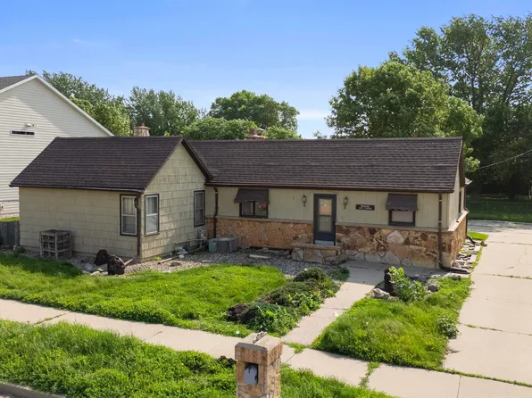 3208 S Elmwood Ave, Sioux Falls, SD 57105