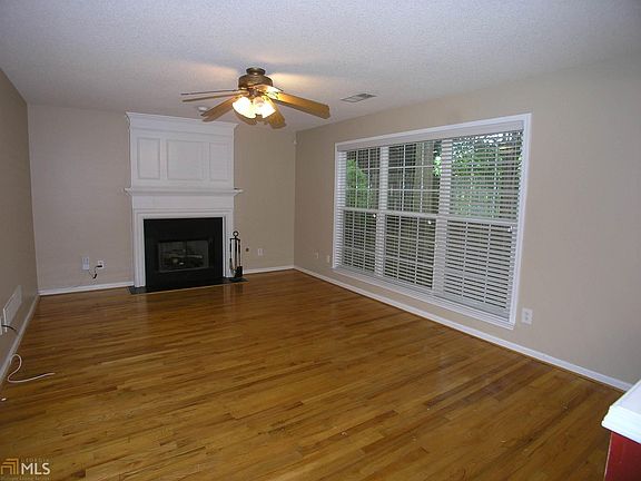 5th image of 654 Glenbarrett Ct NE