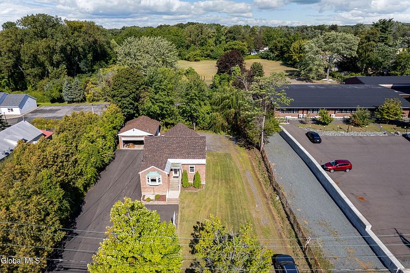 2nd image of 34 Russell Road