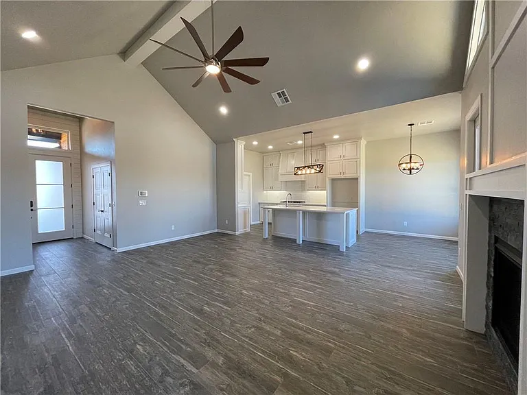 15809 Capri Ln — Photo 6