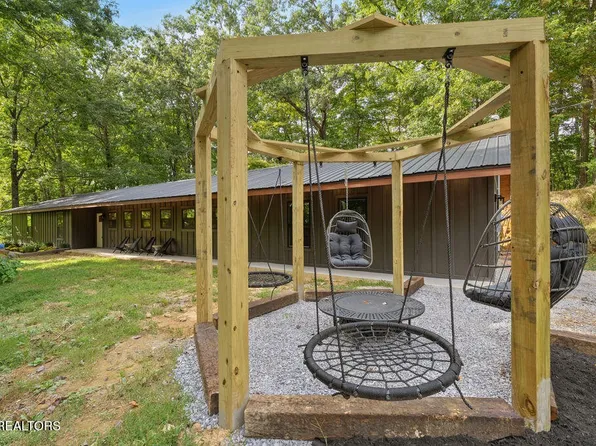927 Carvers Ln, Sevierville, TN 37876