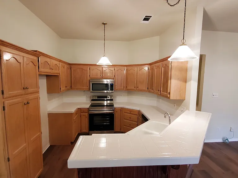 2331 Brookview Dr — Photo 4