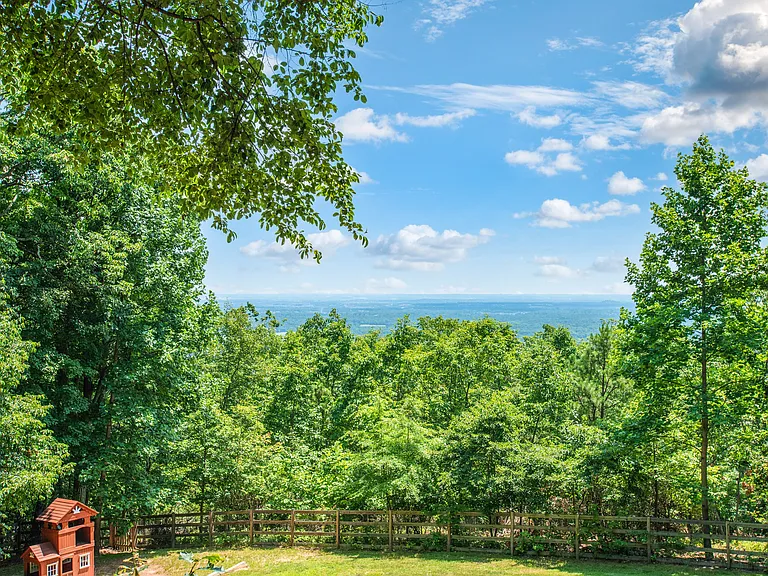 1619 Summit Dr — Photo 42