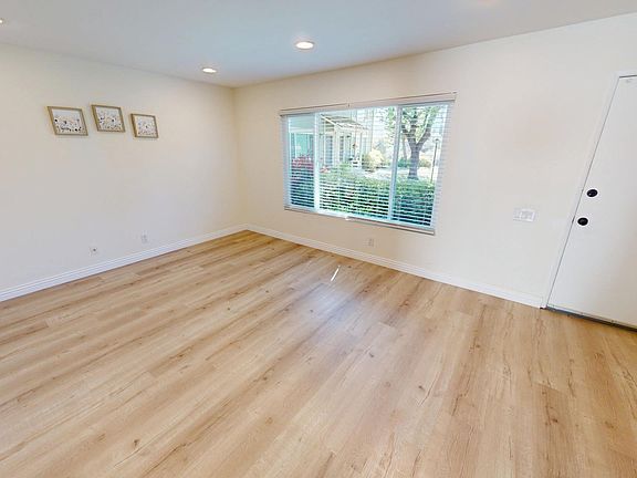 3rd image of 588 Rio Grande Cir