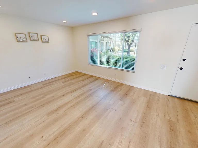 588 Rio Grande Cir — Photo 3