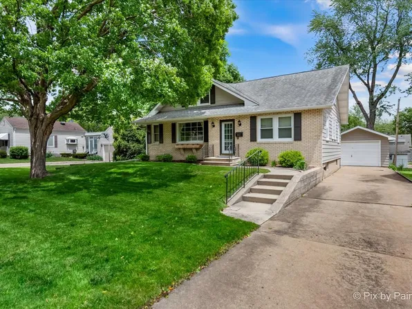 1027 N 8th St, Rochelle, IL 61068