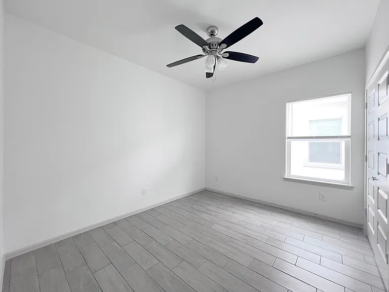 1304 Shavano Dr — Photo 20