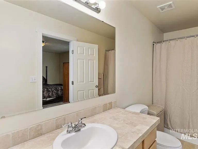 916 N Wolfsburg Ave — Photo 9