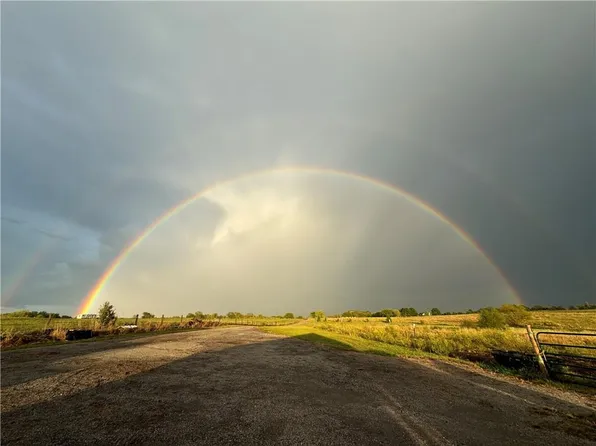 15802 Short Ln, Smithville, MO 64089