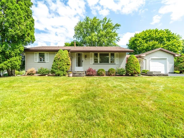 295 Galahad Dr, Rochester, NY 14623
