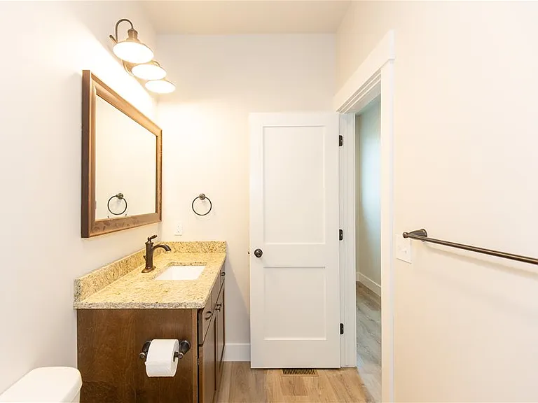 1211 W Summit St #A — Photo 15