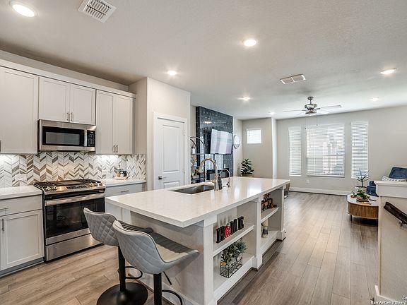 5th image of 8851 Oakland UNIT 14