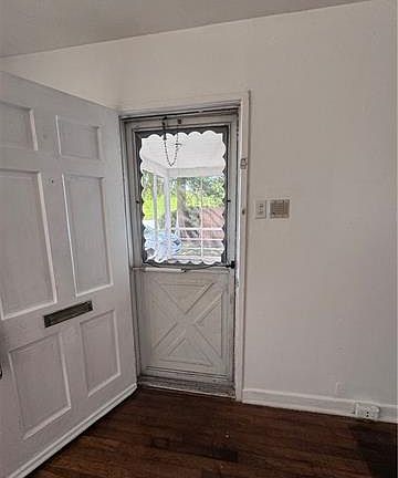 3rd image of 108 Maine St