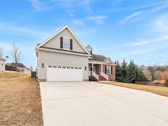 3rd image of 104 Josh Ct