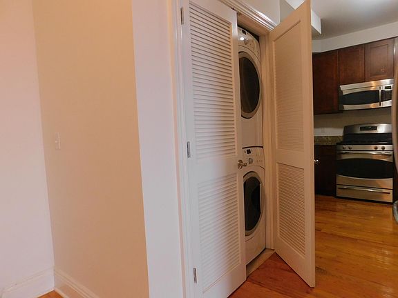 2nd image of 809 22nd St APT 1303