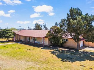 917 16th St, Seagraves, TX 79359