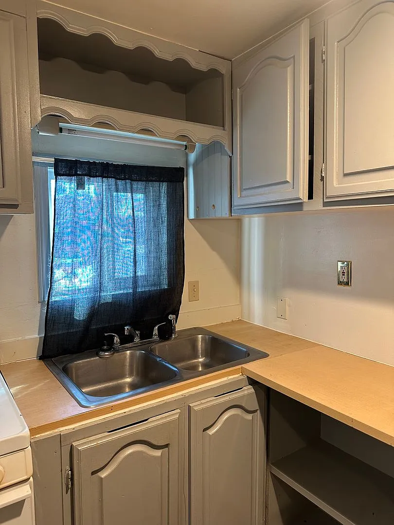 1218 E 10th Avenue - CDY — Photo 4