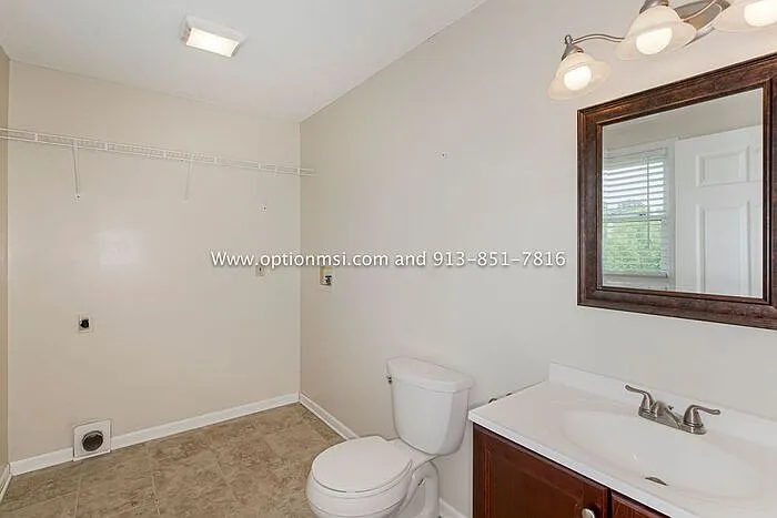 916 NW 62nd Ter — Photo 11