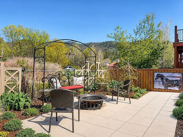 9 Sandstone Dr — Photo 15
