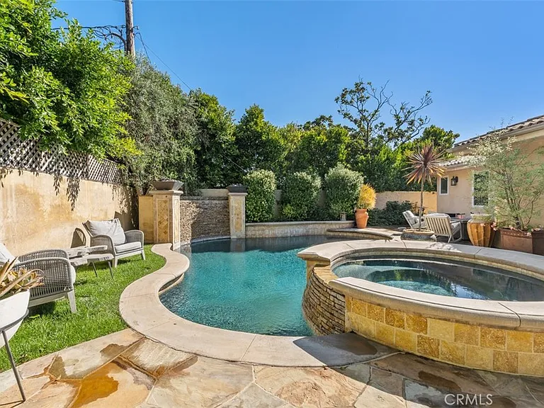 600 Cliff Dr — Photo 49