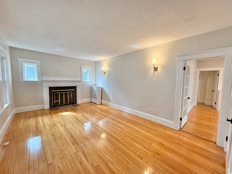 201 Maplewood St #1 — Photo 4