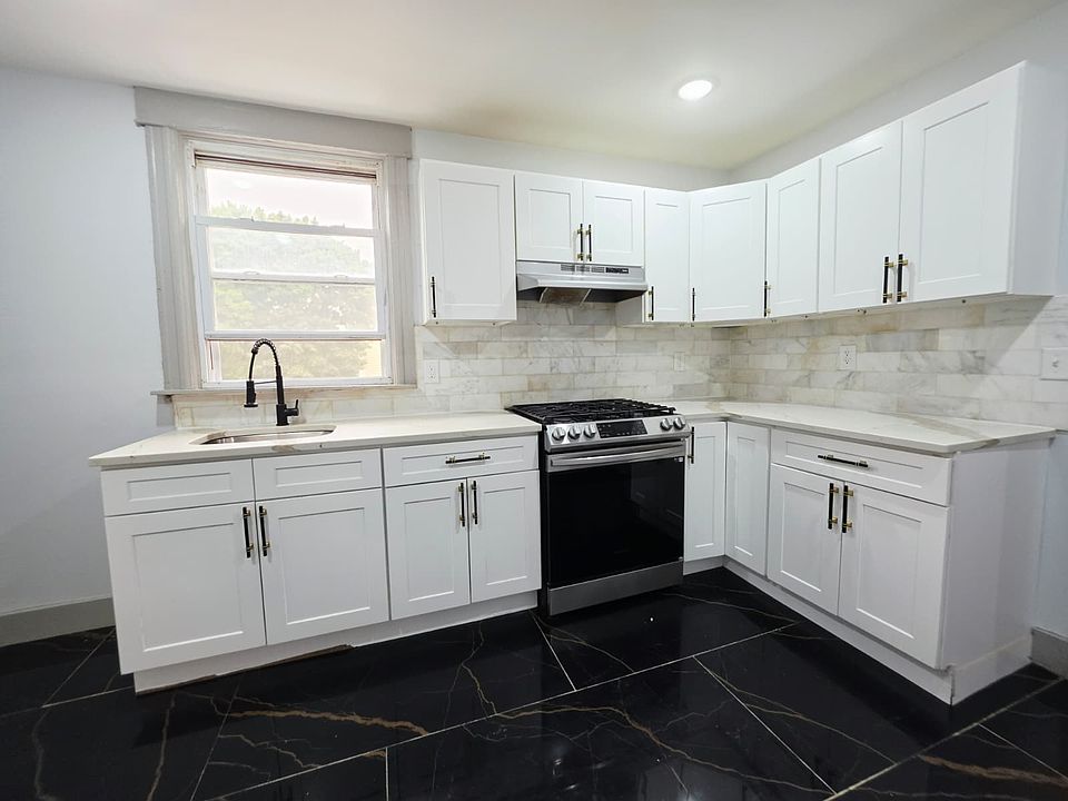 1st image of 154 Wegman Pkwy #3
