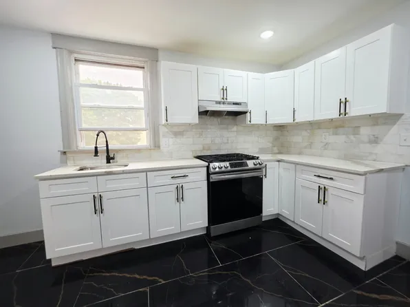 154 Wegman Pkwy #3, Jersey City, NJ 07305