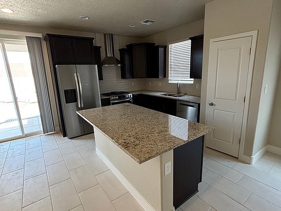 2nd image of 3644 Queen Ct NE