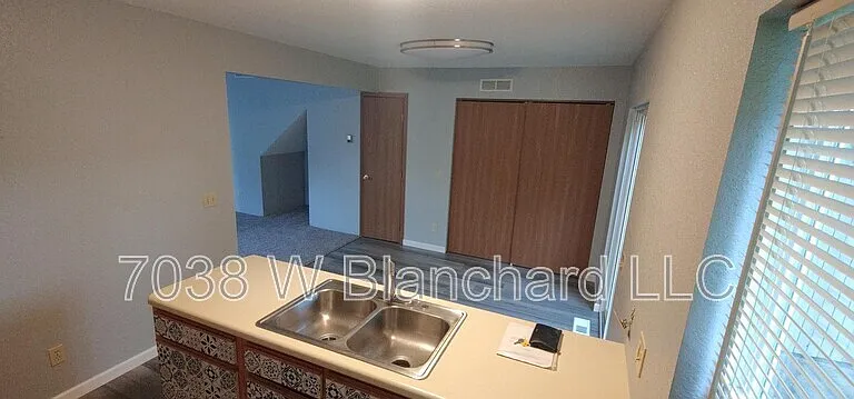 815 Whitney St — Photo 14