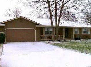 938 Alpine Dr, Janesville, WI 53546